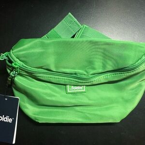 The Foldie crossbody-GRASS GREEN